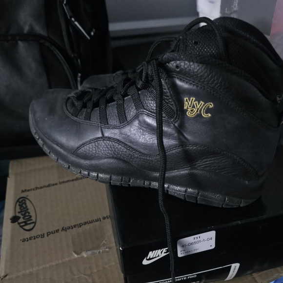 Nike Men's Size 11 NIKE AIR FOAMPOSITES PRO ; BLACK AND GOLD - Picture 1 of 5